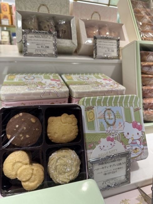 LADUREE馬卡龍專賣店xKitty聯名數量限定12入綜合餅乾鐵盒